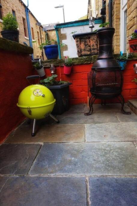 2 Bedroom Victorian Canal Side Terrace House. Hebden Bridge Exterior photo